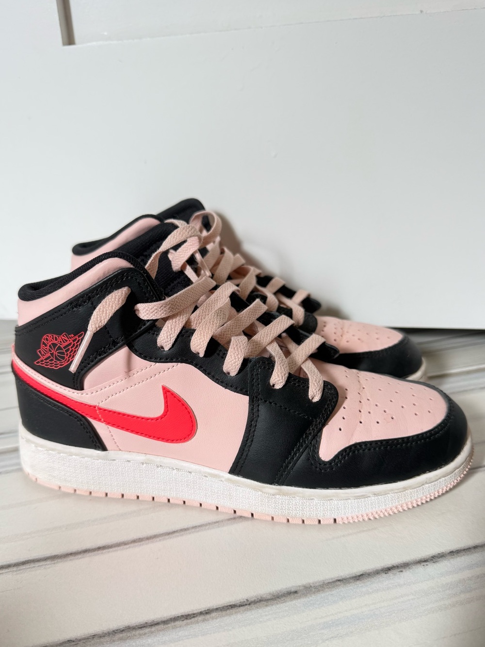 Nike Air Jordan 1 Mid GS “Atmosphere” - size Youth 5.5 (women 7)